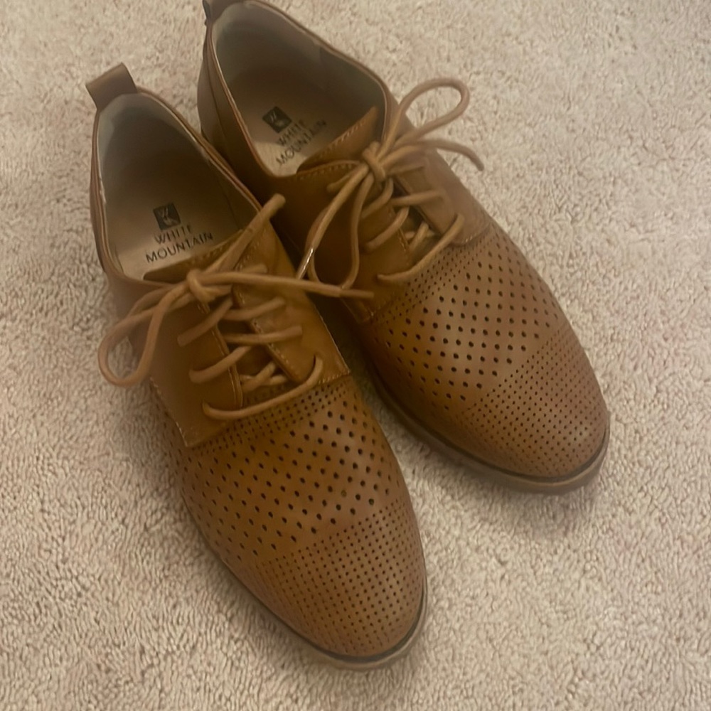 White Mountain Perforated Loafer 6.5